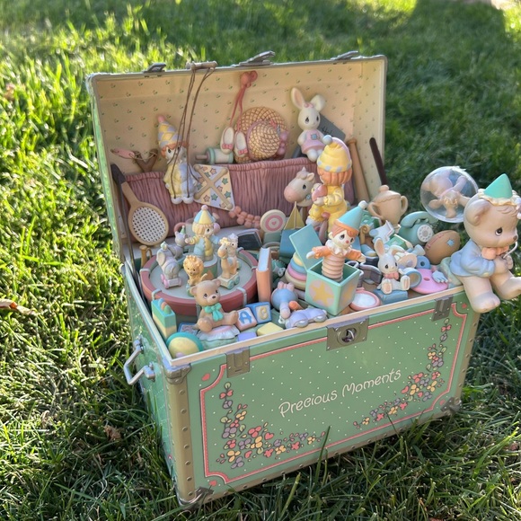 Precious Moments Toy Chest Music Box Pink New in Box - Picture 4 of 16